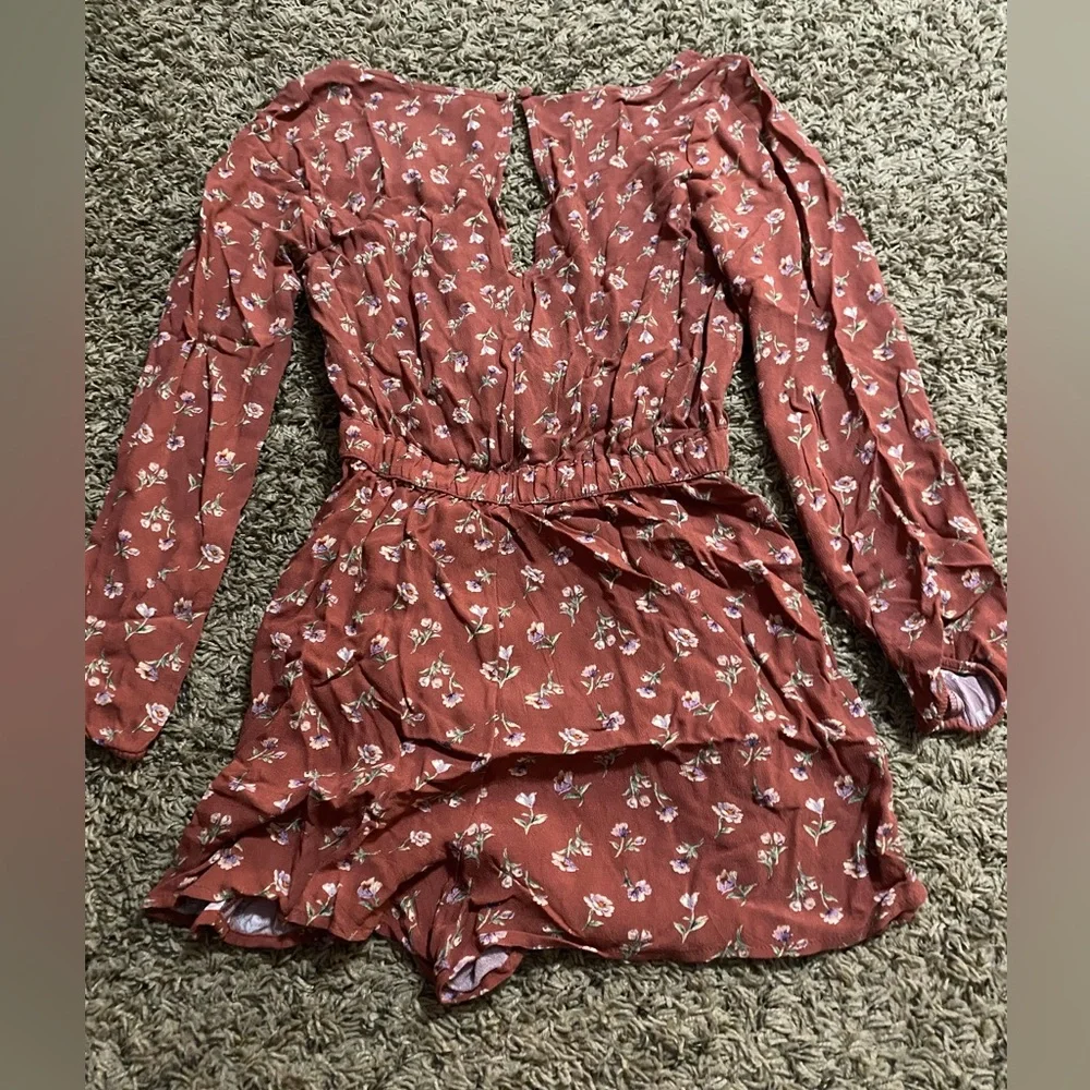 Women’s American Eagle Floral Romper - Picture 5 of 7